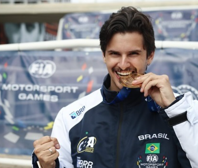 “Você conhece?”: Luiz Felipe Tavares